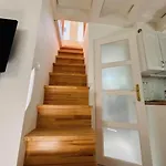 Funny Fuered Apartment *